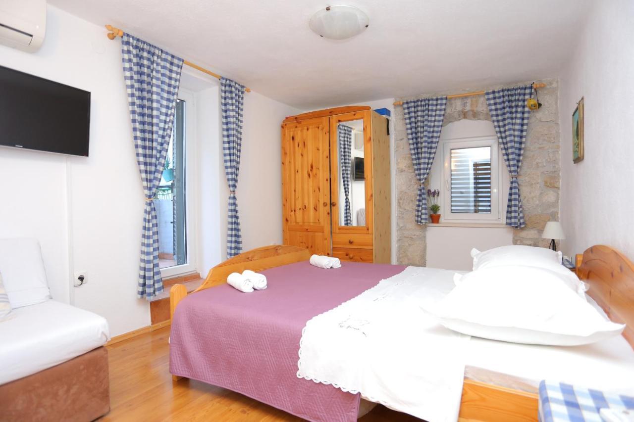 Apartments With A Parking Space Omis - 4327 المظهر الخارجي الصورة