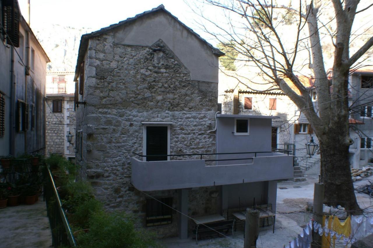 Apartments With A Parking Space Omis - 4327 المظهر الخارجي الصورة