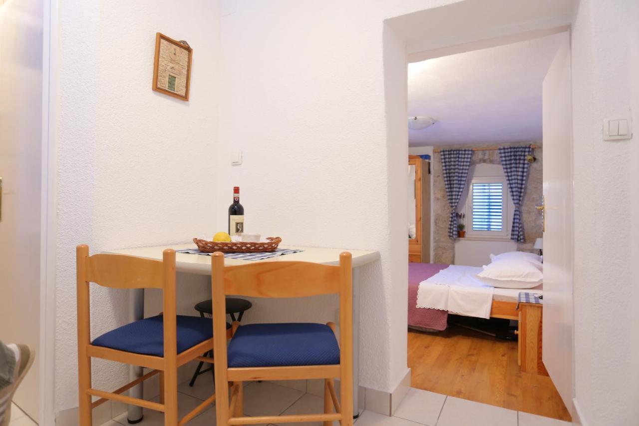 Apartments With A Parking Space Omis - 4327 المظهر الخارجي الصورة